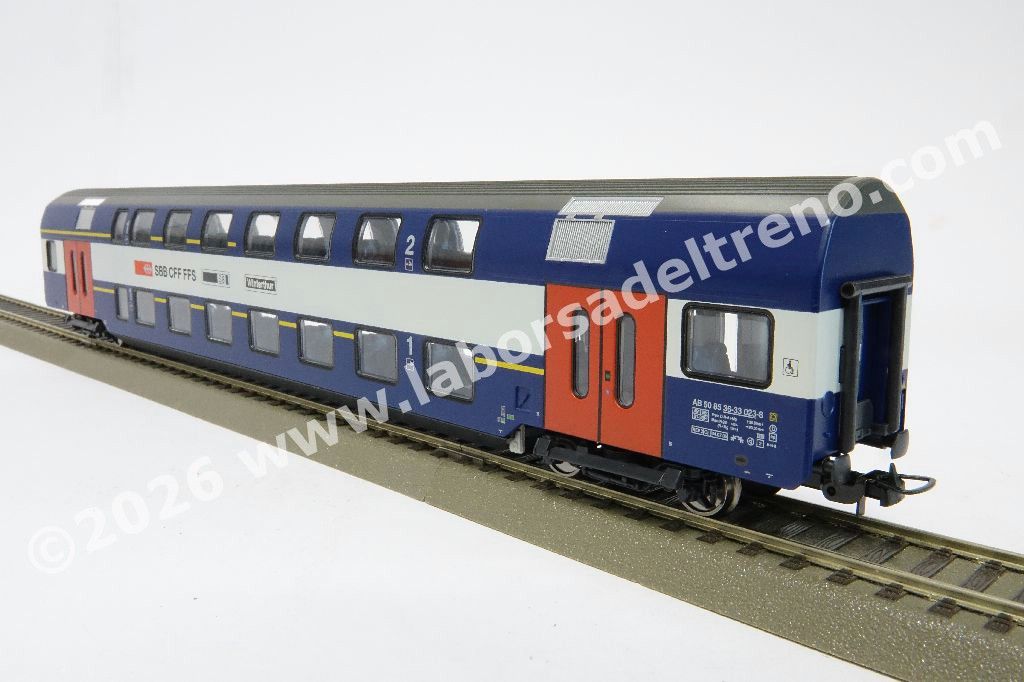 Set tre carrozze a due piani SBB S-Banh Zurich, due di 2° cl. di cui una pilota e una mista 1°/2° cl., livrea blu con porte rosse, epoca VI
