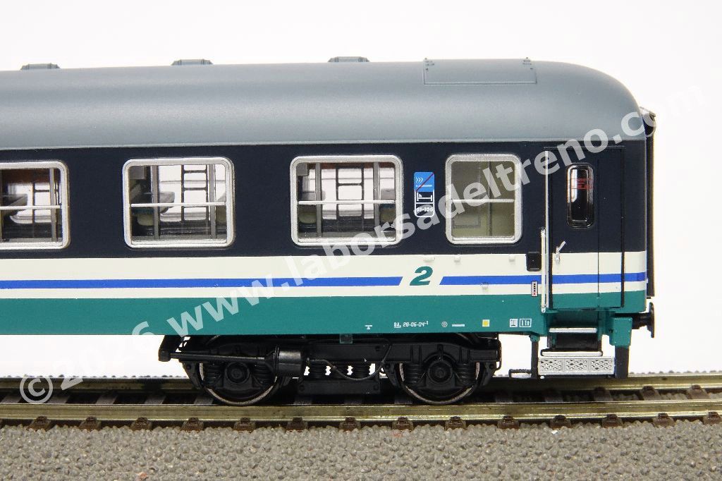 Set 2 'Treno Notturno' FS Trenitalia composto da una cuccetta tipo X 1975 careanta di 2° cl.  e una cuccetta tipo X 1968 senza carenatura di 2° cl., livrea XMPR, logo Trenitalia, ep. V/VI