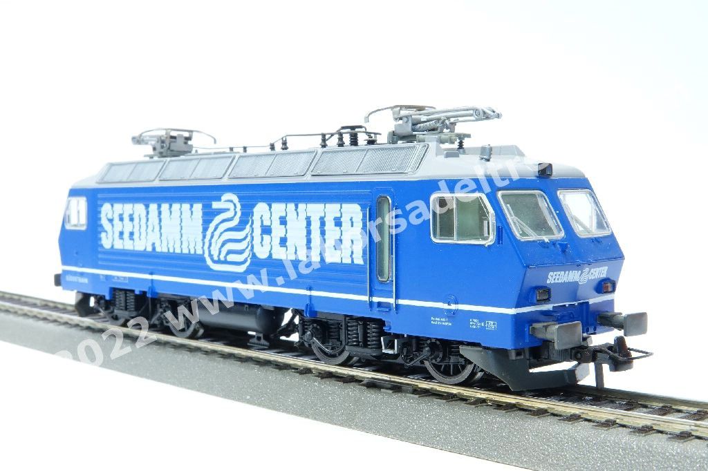Loco el. E 446 446 della Sudostbahn (ex Re 4/4 IV SBB), livrea blu  'Seedamm Center' ep. V