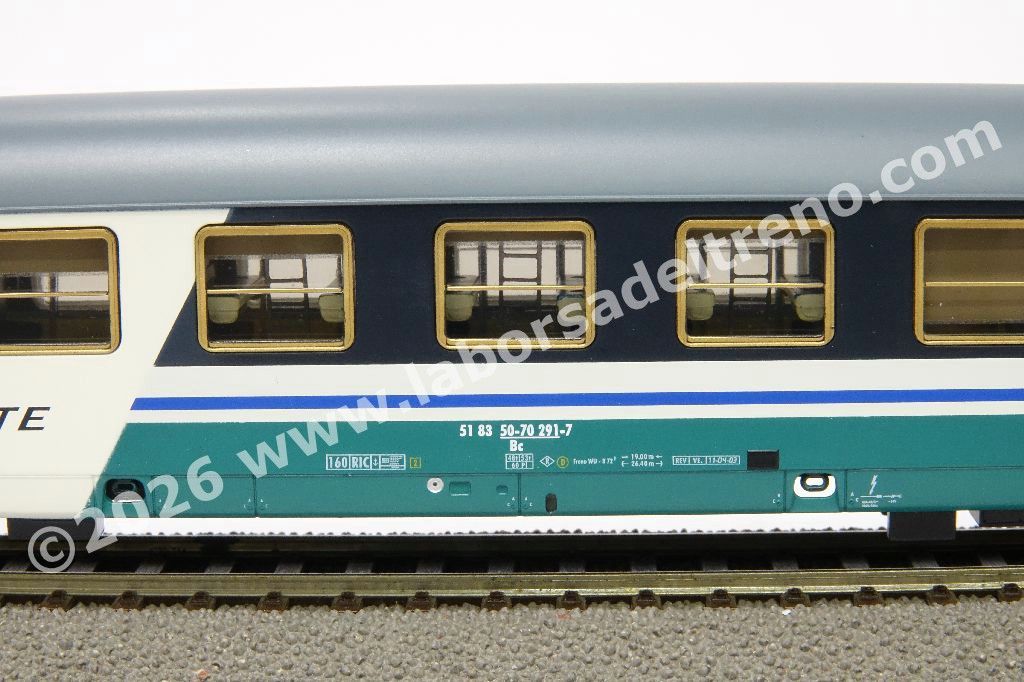 Set 2 'Treno Notturno' FS Trenitalia composto da una cuccetta tipo X 1975 careanta di 2° cl.  e una cuccetta tipo X 1968 senza carenatura di 2° cl., livrea XMPR, logo Trenitalia, ep. V/VI
