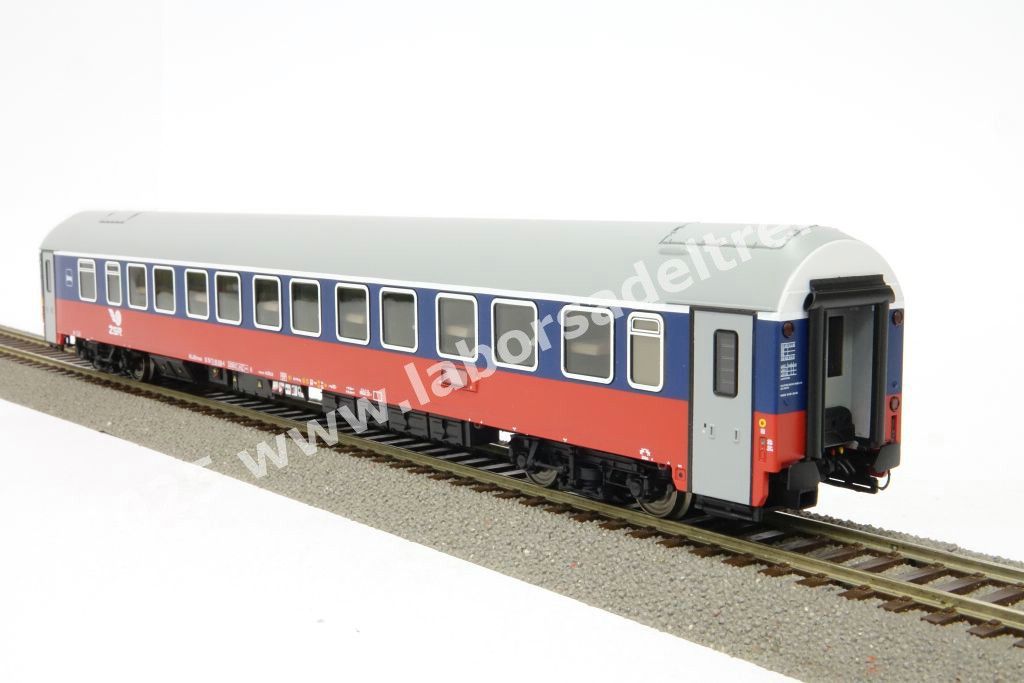 Carrozza letti tipo WABmvee delle Ferrovie Slovacche ZSR , livrea rosso/blu, ep. V