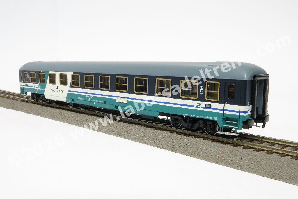 Set 2 'Treno Notturno' FS Trenitalia composto da una cuccetta tipo X 1975 careanta di 2° cl.  e una cuccetta tipo X 1968 senza carenatura di 2° cl., livrea XMPR, logo Trenitalia, ep. V/VI