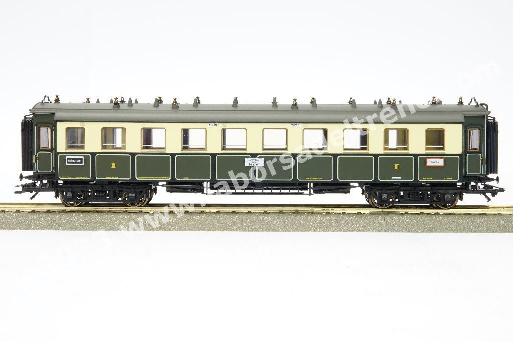 Convoglio 'Bavarian Express' delle K.Bay.Sts.B con vaporiera S 3/6 'Hochhaxige', tre carrozze di 3° cl., una mista di 1°/2° cl. E un bagagliaio in livrea crema/verde, epoca I - MFX Digital Sound