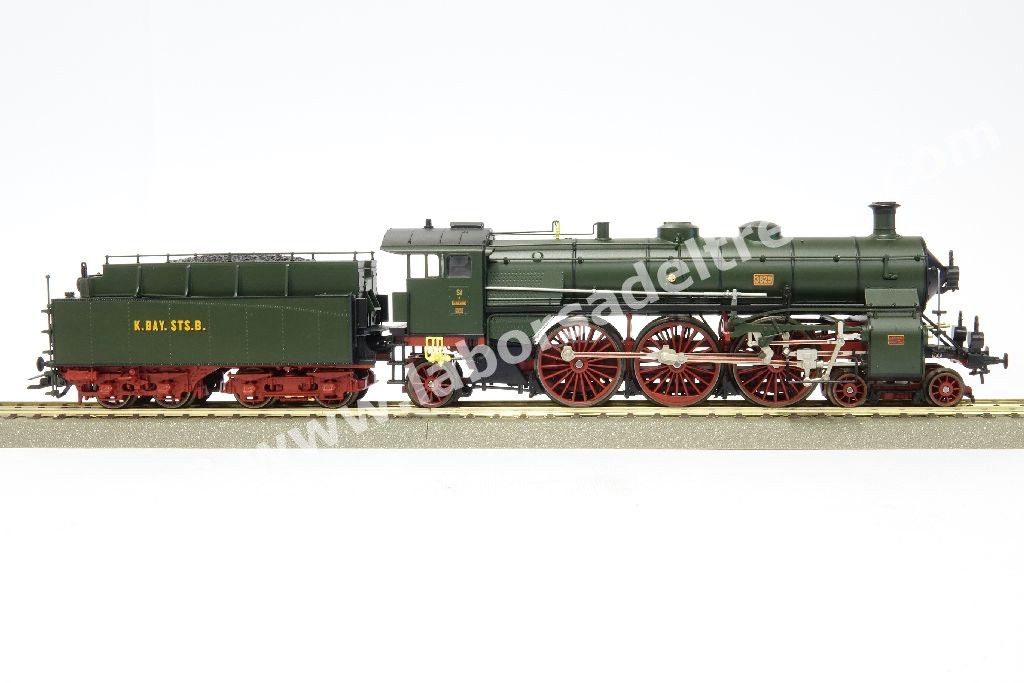 Convoglio 'Bavarian Express' delle K.Bay.Sts.B con vaporiera S 3/6 'Hochhaxige', tre carrozze di 3° cl., una mista di 1°/2° cl. E un bagagliaio in livrea crema/verde, epoca I - MFX Digital Sound