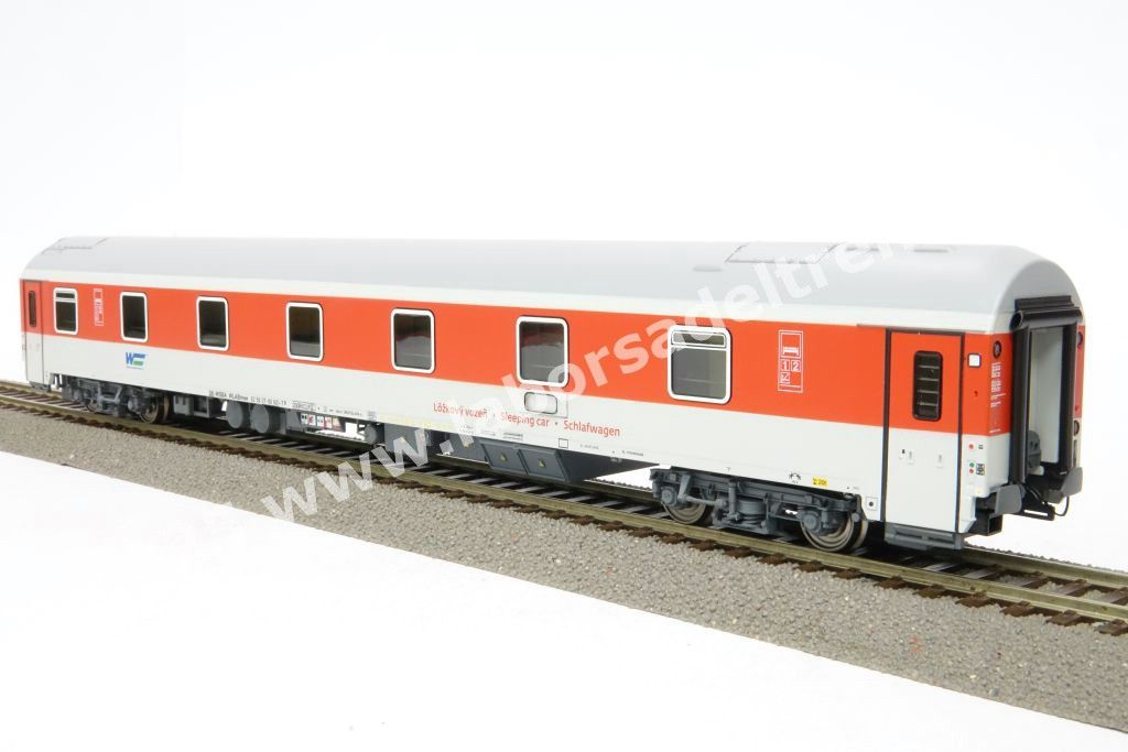 Carrozza letti tipo WLABmee della compagnia slovacca Wagon Service, livrea rosso/grigio, ep. VI