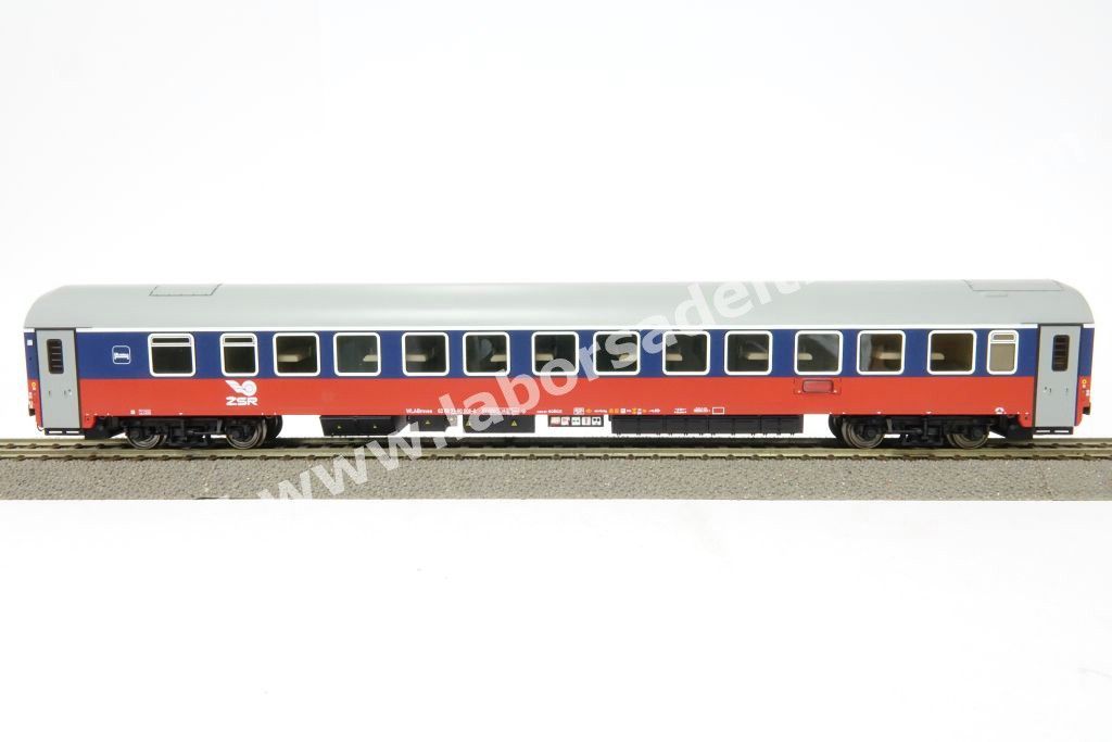Carrozza letti tipo WABmvee delle Ferrovie Slovacche ZSR , livrea rosso/blu, ep. V