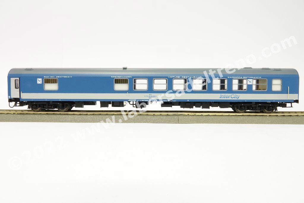 Set Intercity MAV, con una 1a cl. Apee, una 2a cl. Bpee e una ristorante tipo Bautzen, livrea IC, ep. V/VI