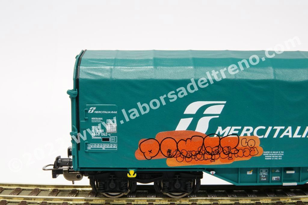 Coppia carri telonati trasporto coils FS Mercitalia Rail tipo Shimmns, livrea verde con graffiti, epoca VI