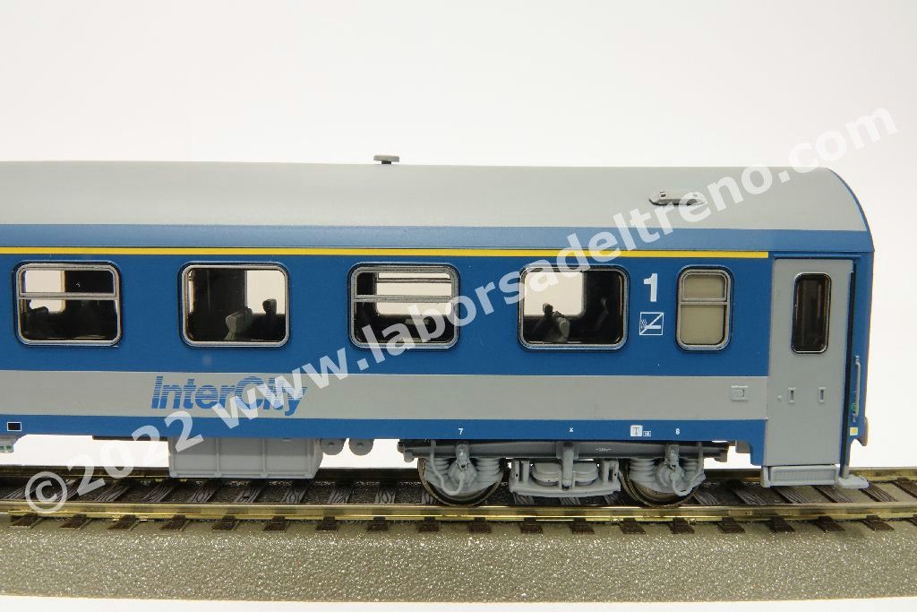 Set Intercity MAV, con una 1a cl. Apee, una 2a cl. Bpee e una ristorante tipo Bautzen, livrea IC, ep. V/VI
