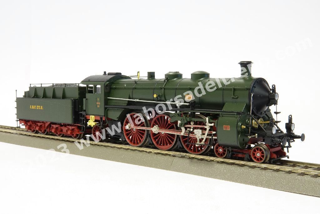 Convoglio 'Bavarian Express' delle K.Bay.Sts.B con vaporiera S 3/6 'Hochhaxige', tre carrozze di 3° cl., una mista di 1°/2° cl. E un bagagliaio in livrea crema/verde, epoca I - MFX Digital Sound