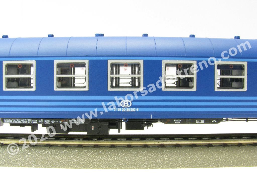Set 3 'Freccia del Sole' Bruxelles-Riccione SNCB con due cuccette tipo I5 di 2° cl. una blu/azzurra e un verde, una mista 1°/2° cl. Tipo I4, e una carrozza CIWL ristorante, logo RAILTOUR bianca, epoca IV