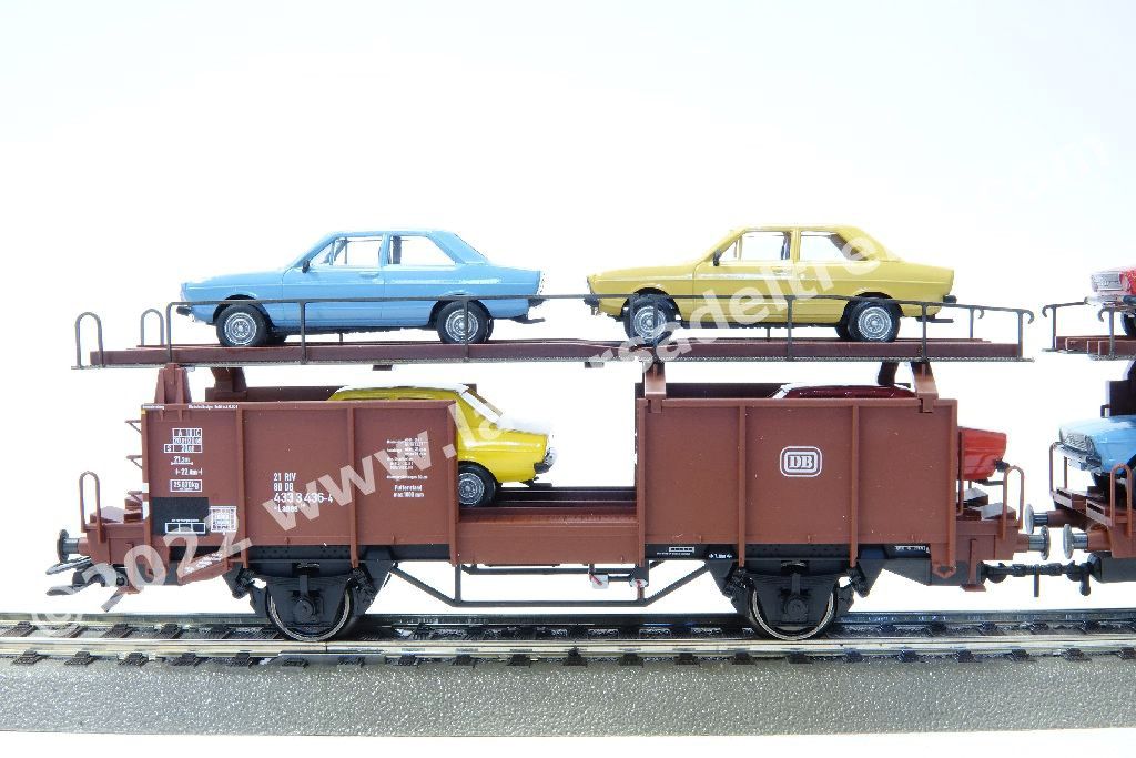 Convoglio merci SBB composto da un carro Eaos, un carro chiuso, un carro refrigerato e uno trasporto auto con carico, epoca IV - Insider Club 2018