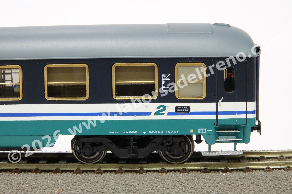 Set 2 'Treno Notturno' FS Trenitalia composto da una cuccetta tipo X 1975 careanta di 2° cl.  e una cuccetta tipo X 1968 senza carenatura di 2° cl., livrea XMPR, logo Trenitalia, ep. V/VI