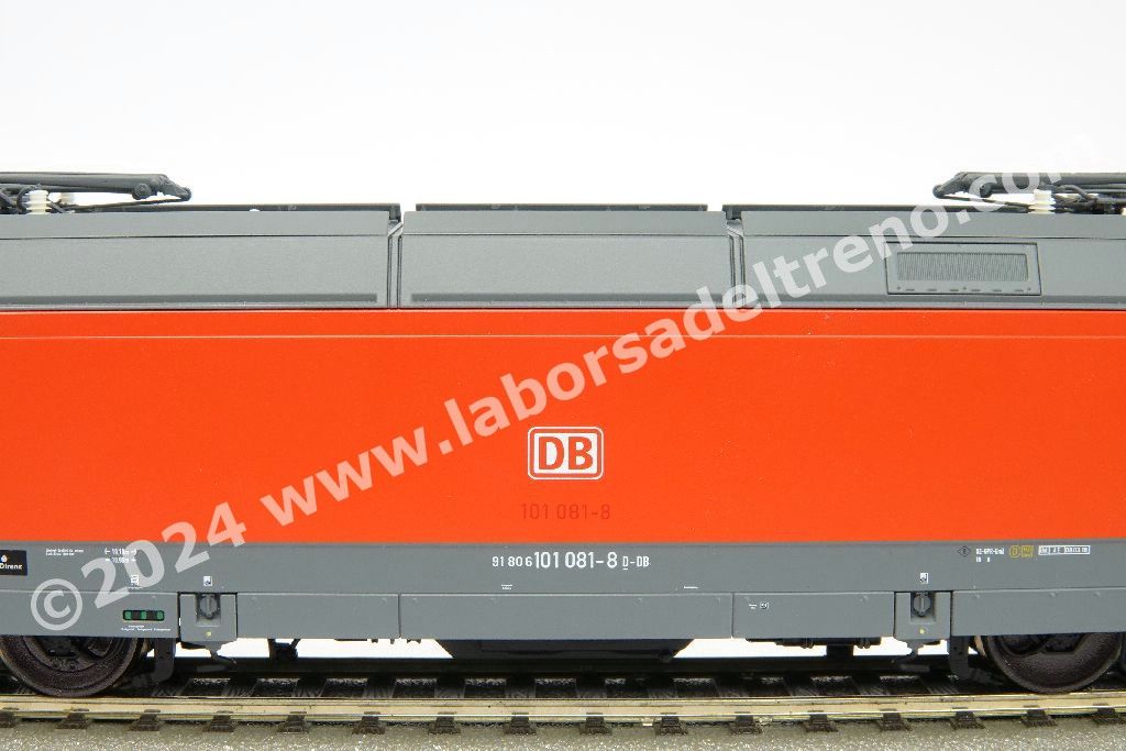Locomotiva elettrica DB AG Br 101, livrea rosso traffico, logo DB AG, epoca V/VI