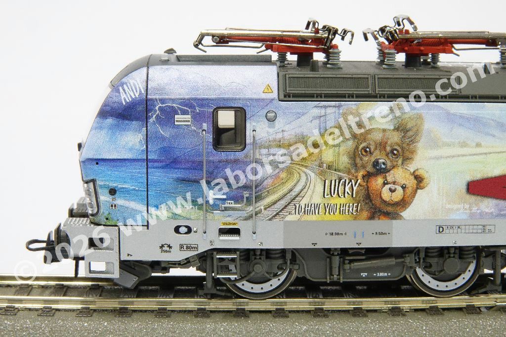 Locomotiva elettrica DB AG RailPool Br 193 128 'Vectron' con abilitazione D-A-CH-I-NL, livrea speciale 'Adesso Rail', epoca VI