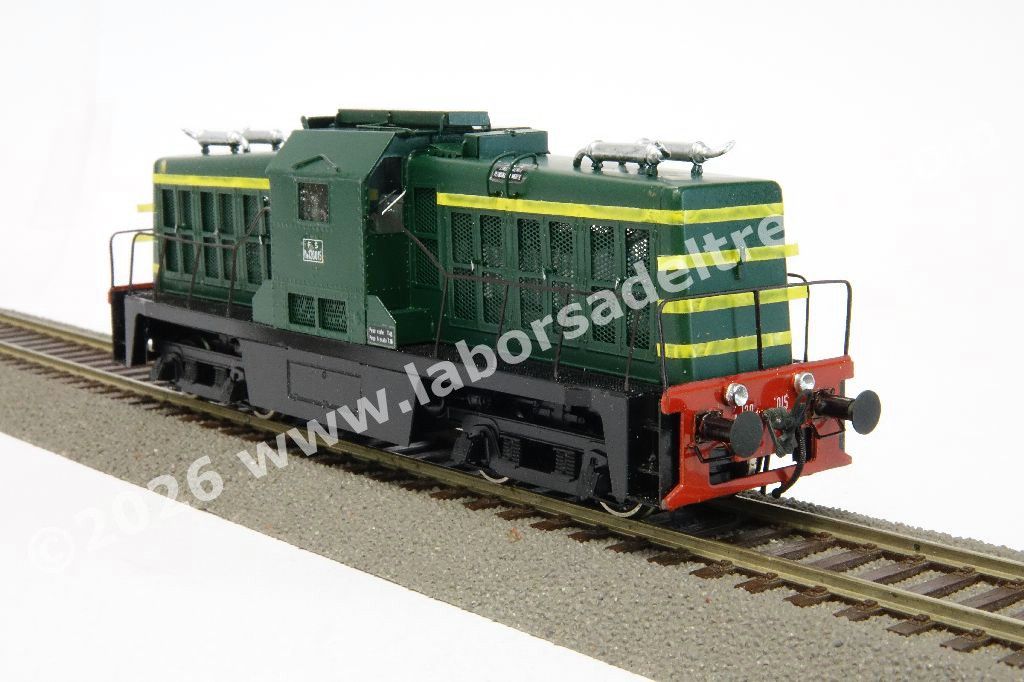 Loco diesel pesante Ne 120 Truman delle FS, livrea verde con fregi gialli, marmitte sugli avancorpi, ep. III - Modello in ottone montato e verniciato
