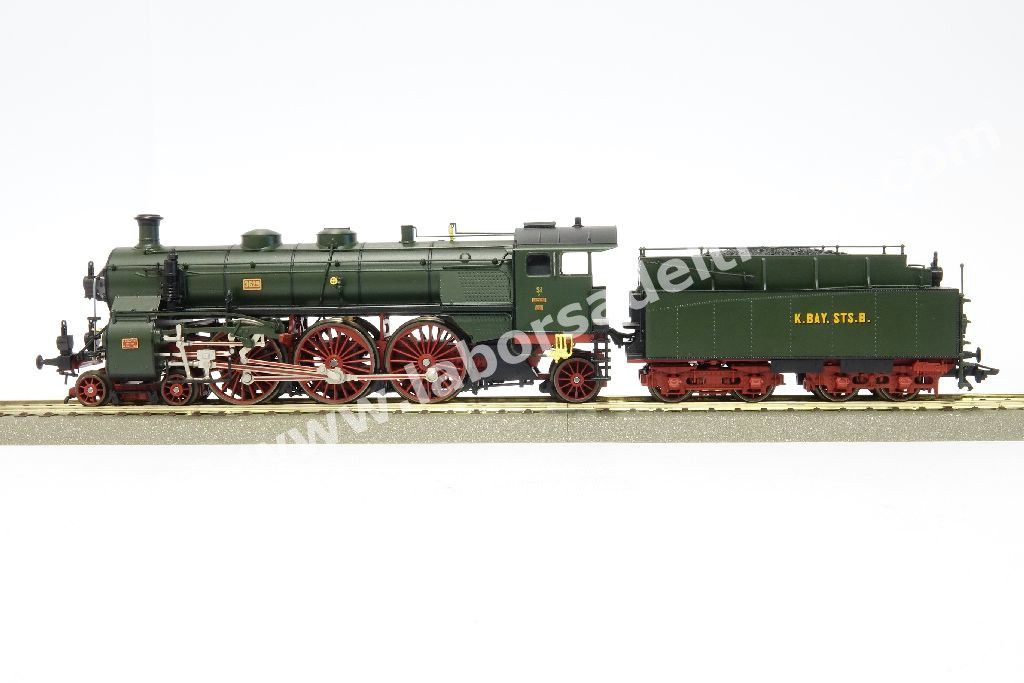 Convoglio 'Bavarian Express' delle K.Bay.Sts.B con vaporiera S 3/6 'Hochhaxige', tre carrozze di 3° cl., una mista di 1°/2° cl. E un bagagliaio in livrea crema/verde, epoca I - MFX Digital Sound