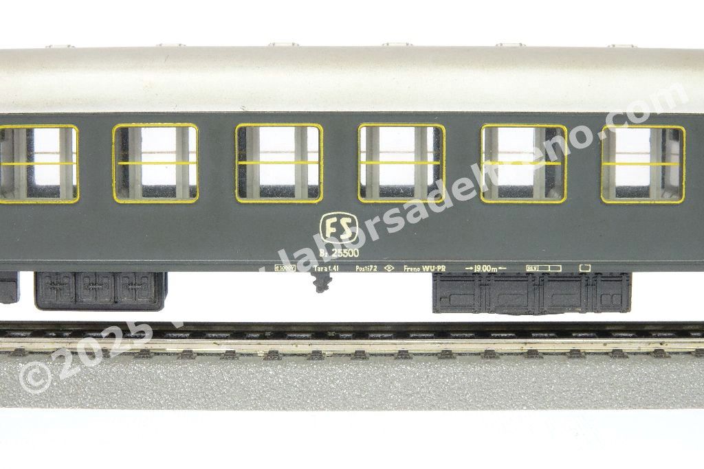 Carrozza passeggeri FS, tipo X Bz 25500, logo a televisore, livrea grigio ardesia, epoca III/IV
