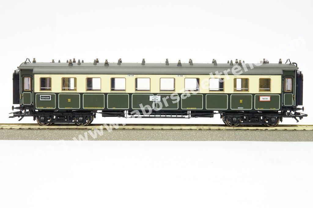 Convoglio 'Bavarian Express' delle K.Bay.Sts.B con vaporiera S 3/6 'Hochhaxige', tre carrozze di 3° cl., una mista di 1°/2° cl. E un bagagliaio in livrea crema/verde, epoca I - MFX Digital Sound