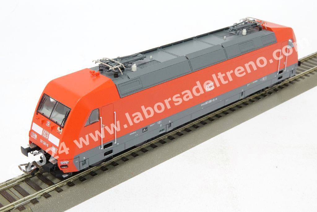 Locomotiva elettrica DB AG Br 101, livrea rosso traffico, logo DB AG, epoca V/VI