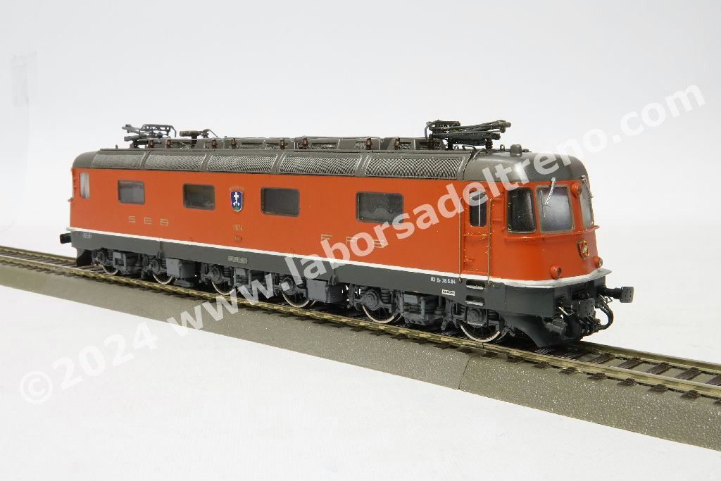 Locomotiva elettrica SBB Re 6/6 11674 'Murgenthal', fanali tondi, livrea rossa, epoca IV/V