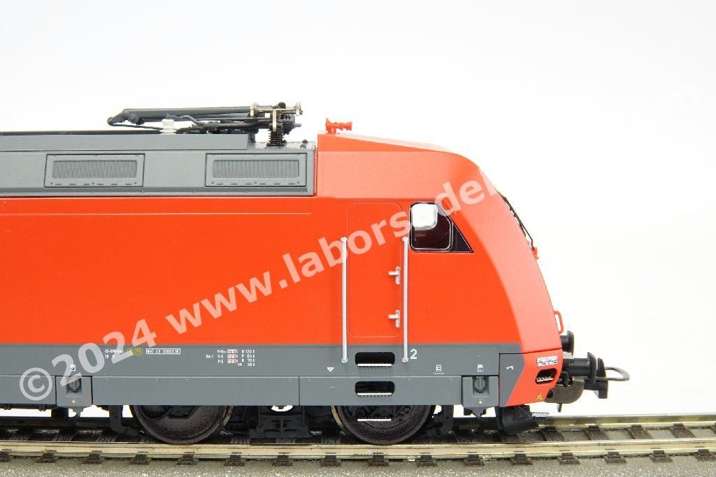 Locomotiva elettrica DB AG Br 101, livrea rosso traffico, logo DB AG, epoca V/VI