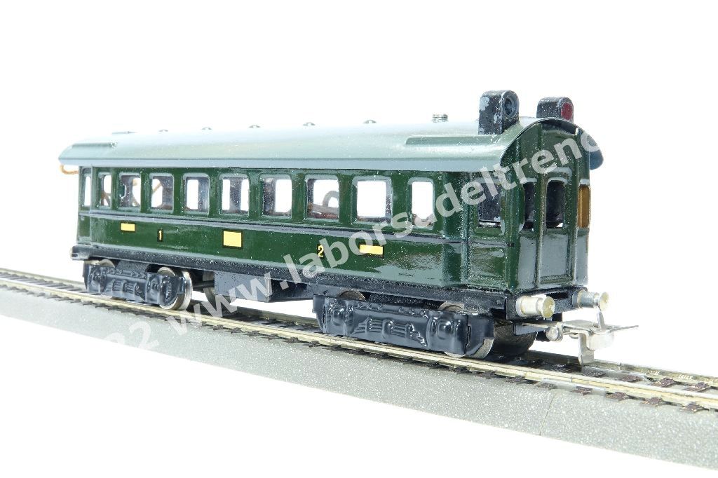 Carrozza di 1a/2a classe verde con luci coda e interne, con carrelli in lamierino, produzione 1939/1940