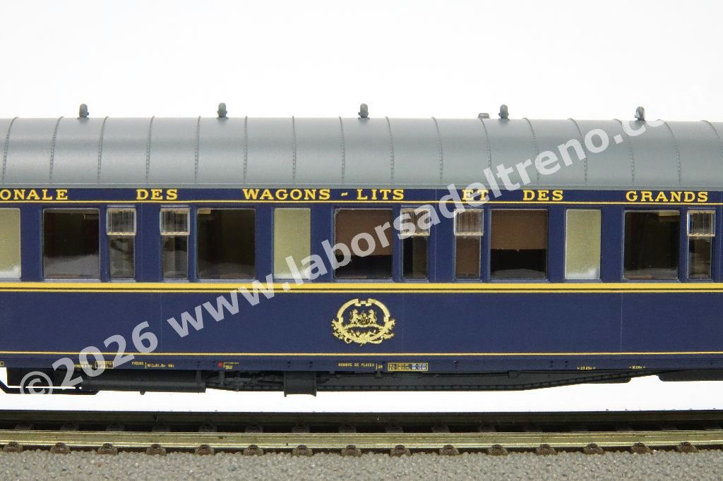 Carrozza letti CIWL tipo Lx 20, EIC, carrelli di origine, livrea blu tetto grigio, logo CIWL in rilievo, epoca III