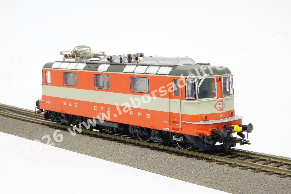 Locomotiva elettrica SBB Re 4/4 II 11141 monopantografo, pancone modificato con aggangio automatico, livrea Swiss Express arancio/crema, epoca IV - MFX Digital Sound