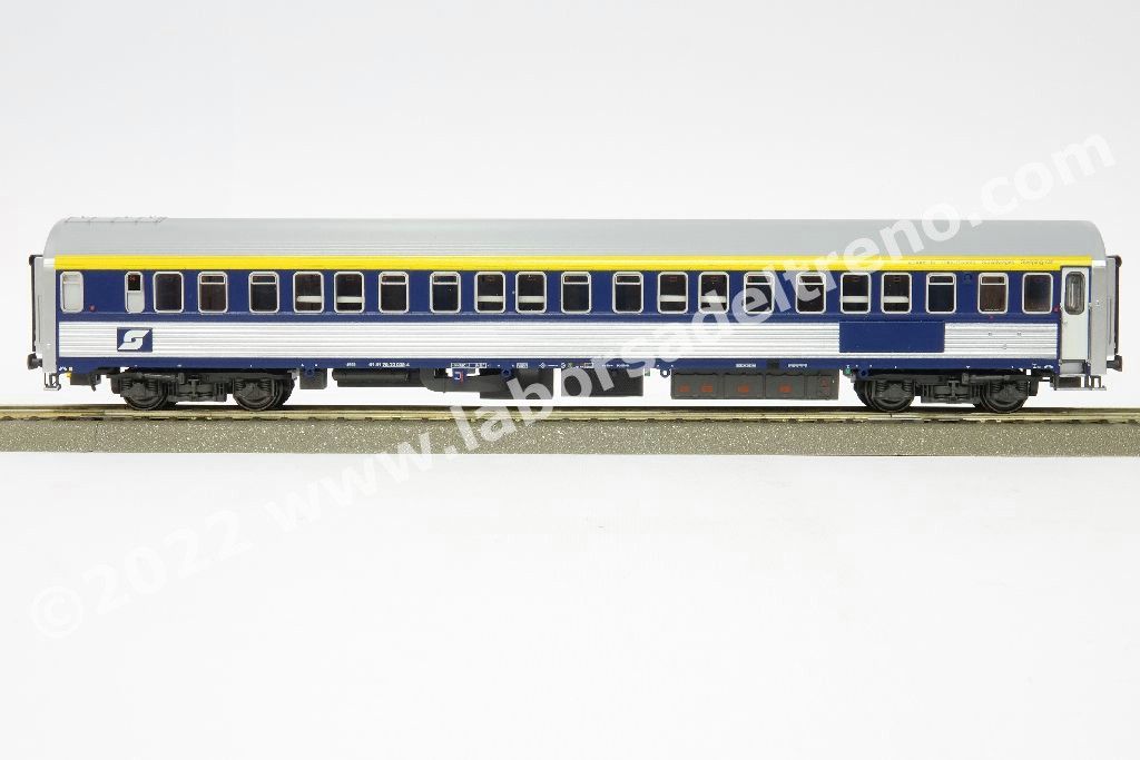 Carrozza letti AB 30 ex tipo P delle OBB, livrea inox/blu, targa blu senza logo TEN, logo OBB, ep. V