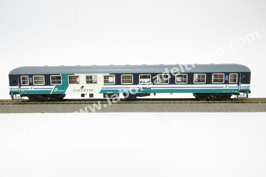 Set 2 'Treno Notturno' FS Trenitalia composto da una cuccetta tipo X 1975 careanta di 2° cl.  e una cuccetta tipo X 1968 senza carenatura di 2° cl., livrea XMPR, logo Trenitalia, ep. V/VI
