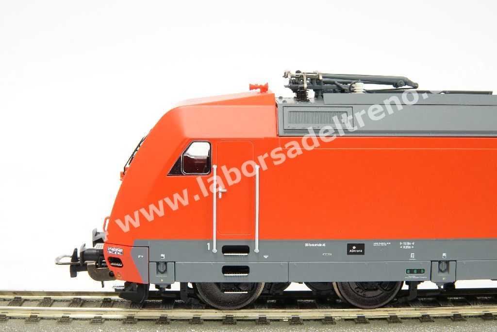 Locomotiva elettrica DB AG Br 101, livrea rosso traffico, logo DB AG, epoca V/VI