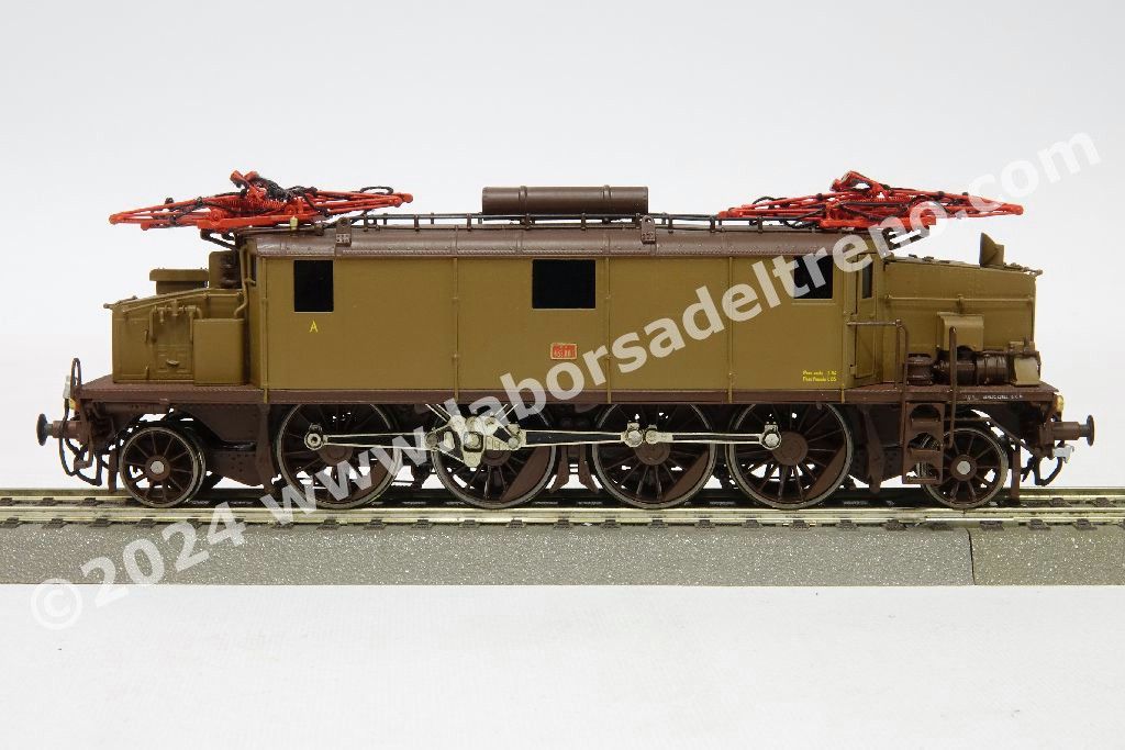 Locomotiva elettrica trifase FS E 432 001, livrea castano isabella, epoca III