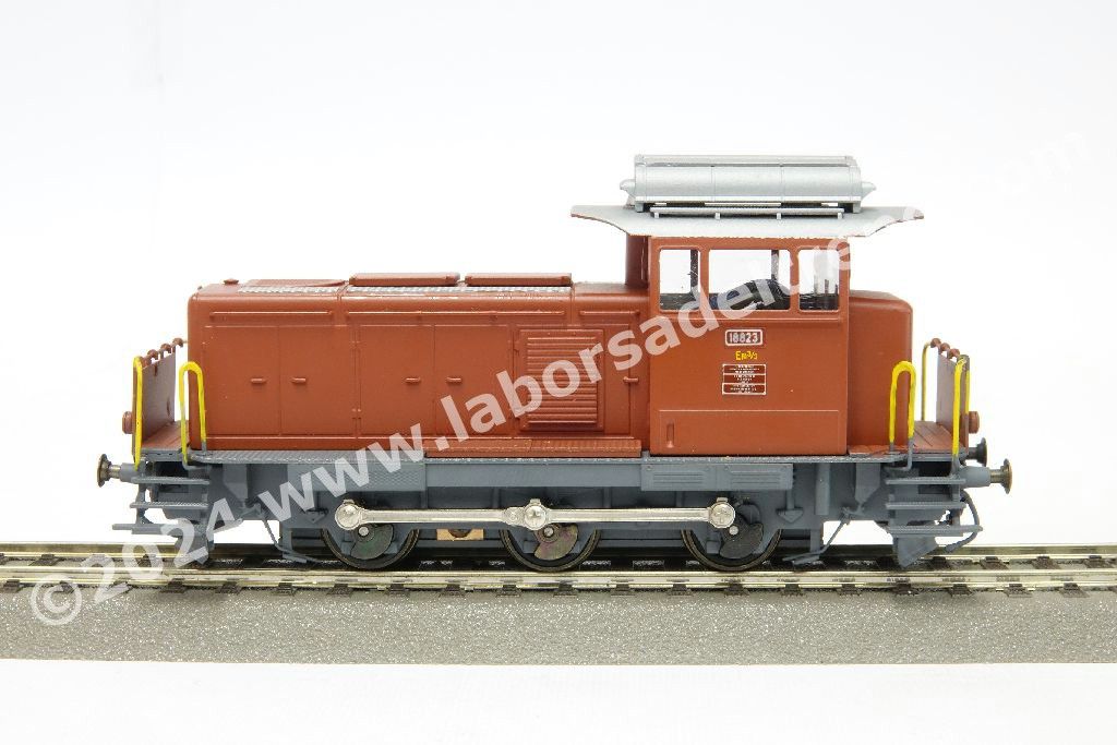 Locomotiva diesel da manovra Em 3/3 delle SBB, livrea marrone, ep. III/IV
