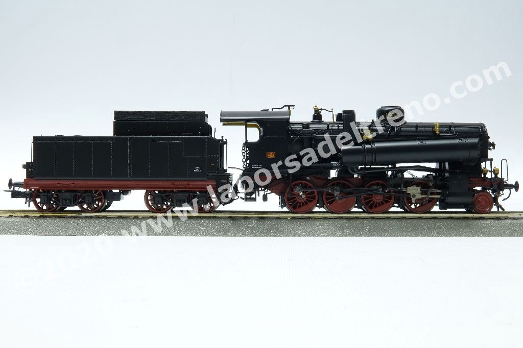 Locomotiva a vapore FS Gr 743 390, fanali elettrici, tender a carrelli, epoca III/IV