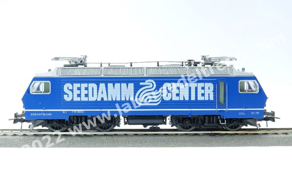 Loco el. E 446 446 della Sudostbahn (ex Re 4/4 IV SBB), livrea blu  'Seedamm Center' ep. V