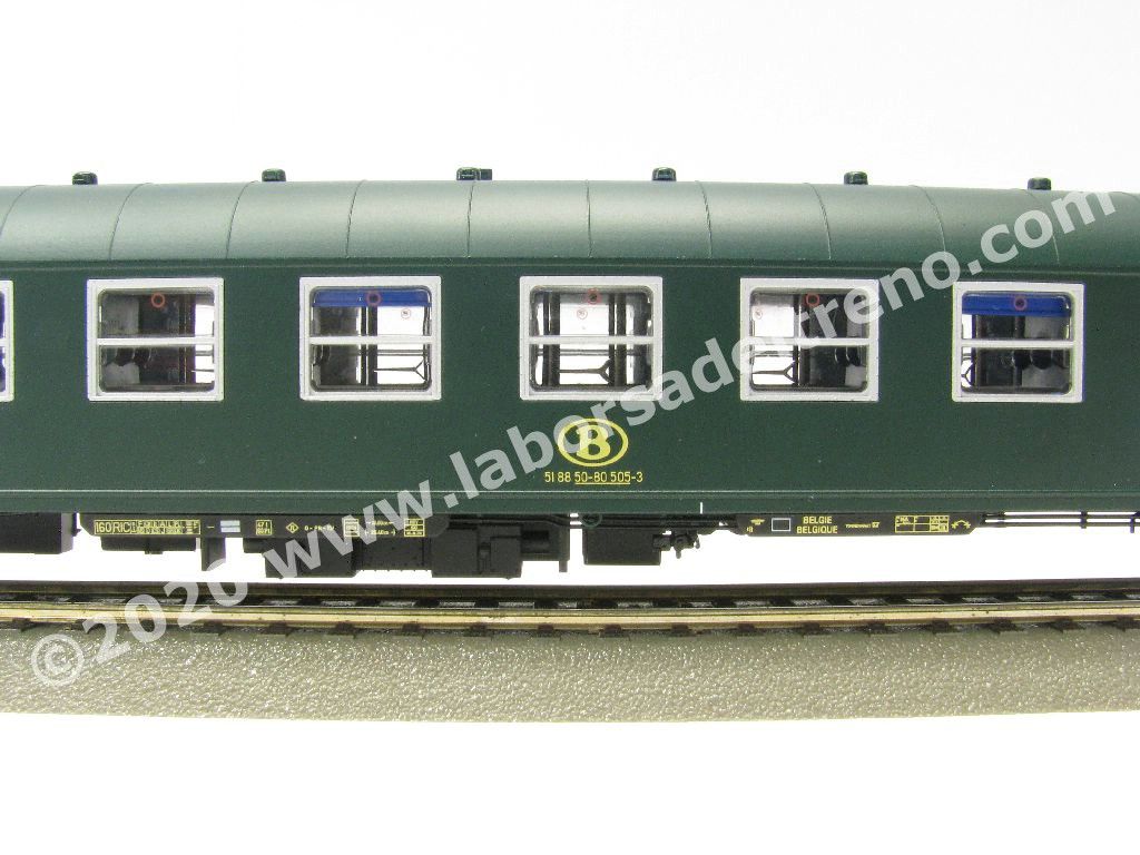 Set 3 'Freccia del Sole' Bruxelles-Riccione SNCB con due cuccette tipo I5 di 2° cl. una blu/azzurra e un verde, una mista 1°/2° cl. Tipo I4, e una carrozza CIWL ristorante, logo RAILTOUR bianca, epoca IV