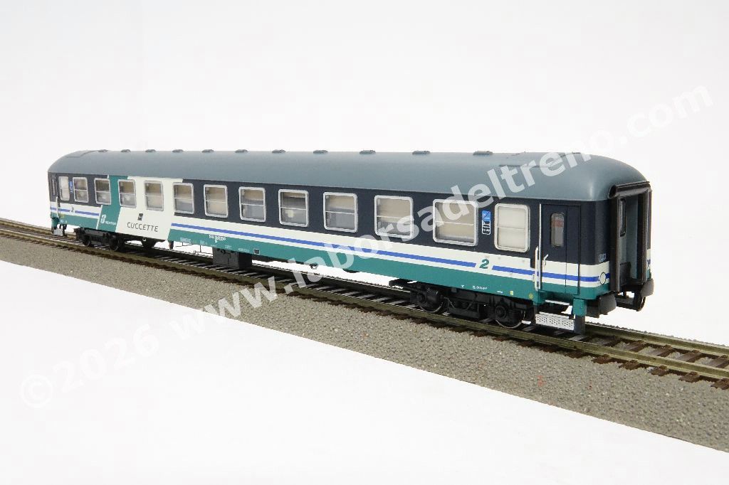Set 2 'Treno Notturno' FS Trenitalia composto da una cuccetta tipo X 1975 careanta di 2° cl.  e una cuccetta tipo X 1968 senza carenatura di 2° cl., livrea XMPR, logo Trenitalia, ep. V/VI