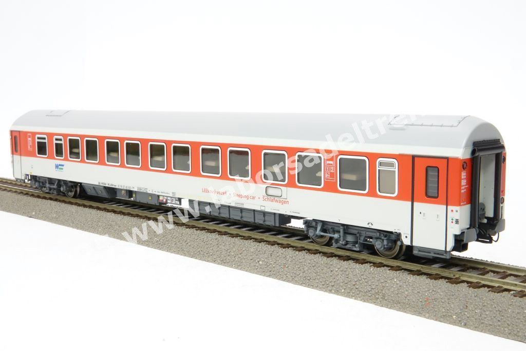 Carrozza letti tipo WLABmee della compagnia slovacca Wagon Service, livrea rosso/grigio, ep. VI
