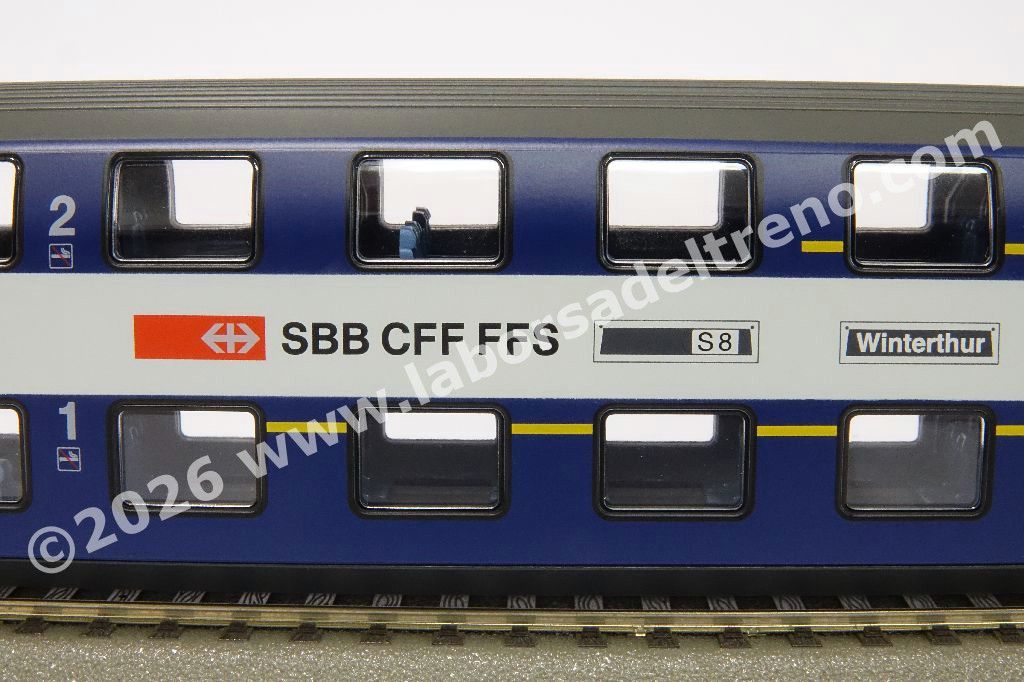 Set tre carrozze a due piani SBB S-Banh Zurich, due di 2° cl. di cui una pilota e una mista 1°/2° cl., livrea blu con porte rosse, epoca VI