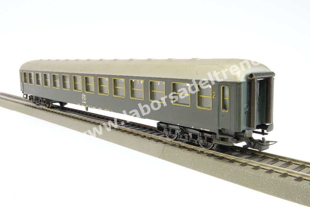 Carrozza passeggeri FS, tipo X Bz 25500, logo a televisore, livrea grigio ardesia, epoca III/IV