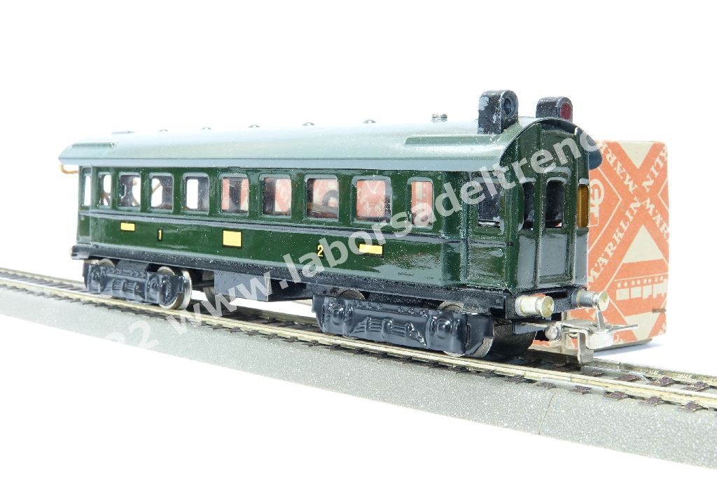 Carrozza di 1a/2a classe verde con luci coda e interne, con carrelli in lamierino, produzione 1939/1940