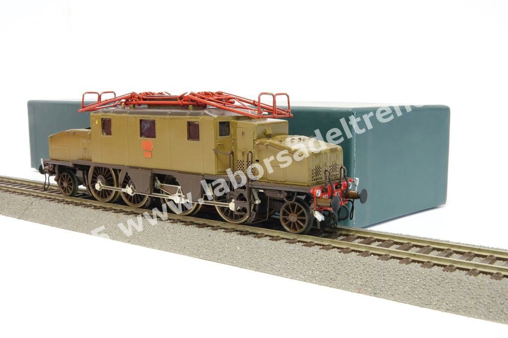 Loco elettrica trifase E 431 037 delle FS, livrea castano/isabella, ep. II/III - realizzazione in ottone