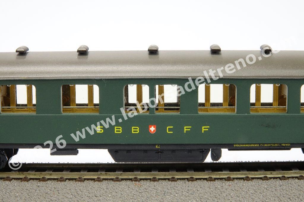 Carrozza a carrelli tipo Stahlwagen di 1a/2a/3a cl. SBB, livrea verde, logo a scudo, ep. III - Ill.ne interna con sistema CA