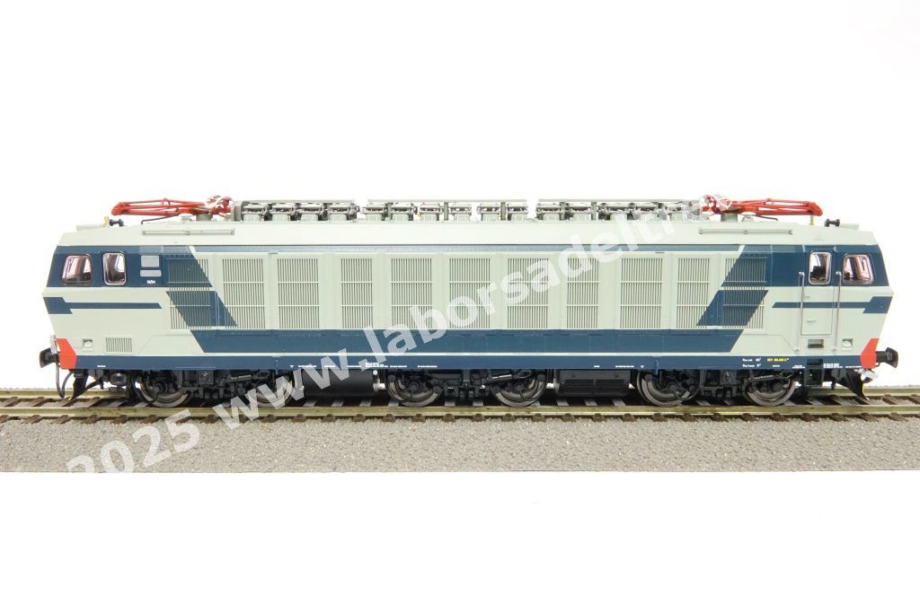 Locomotiva elettrica FS E 632 006 pantografi Faveley, livrea di origine grigio perla/blu orientale, logo TV, ep. IV/V