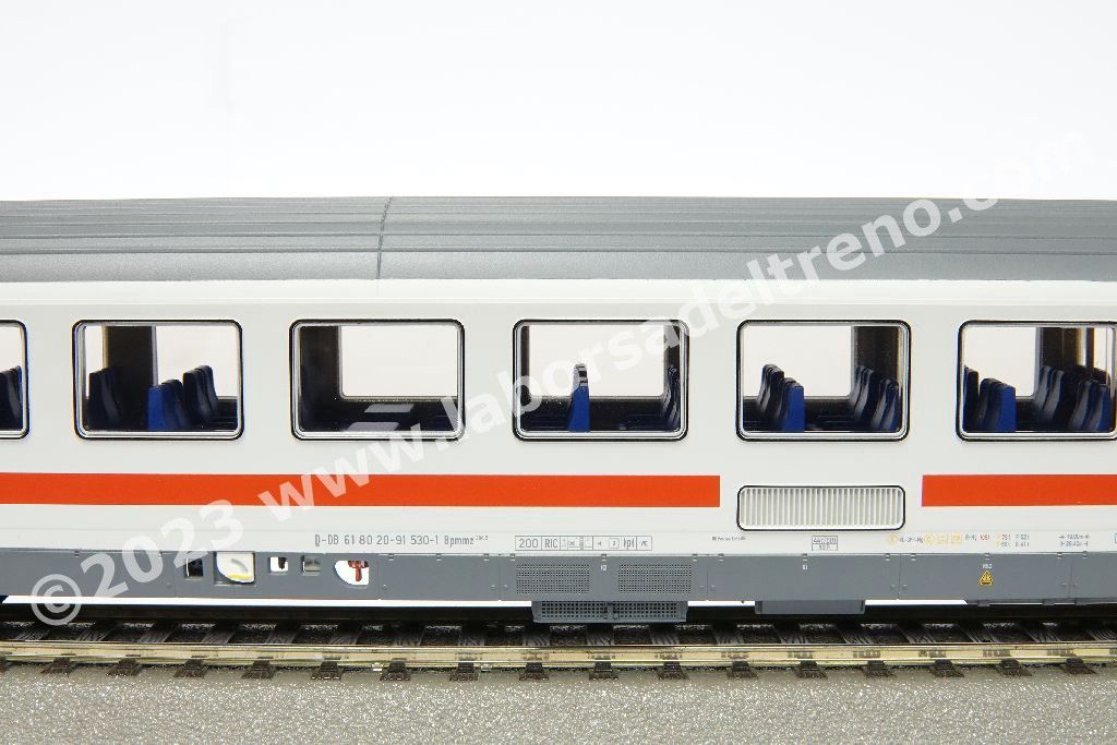 Carrozza passeggeri a scompartimenti DB AG tipo Bpmz 284 di 2° cl., livrea IC, logo DB AG, epoca VI