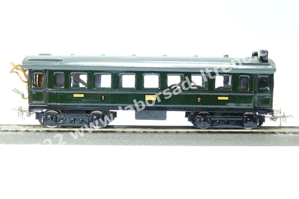 Carrozza di 1a/2a classe verde con luci coda e interne, con carrelli in lamierino, produzione 1939/1940