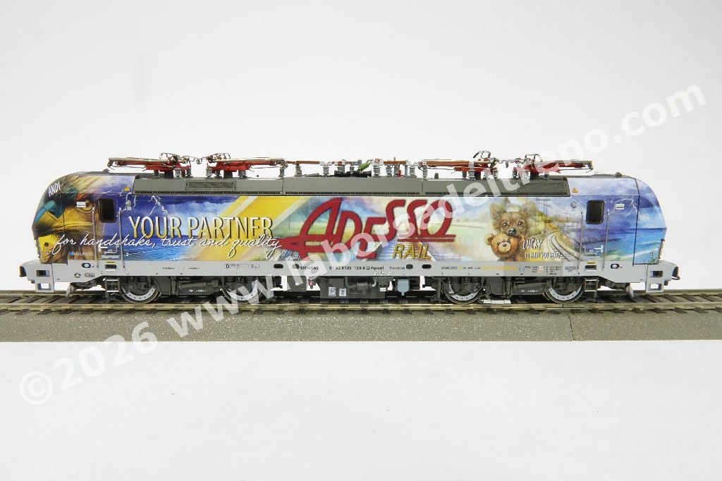 Locomotiva elettrica DB AG RailPool Br 193 128 'Vectron' con abilitazione D-A-CH-I-NL, livrea speciale 'Adesso Rail', epoca VI