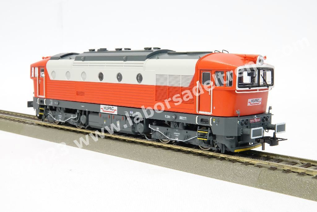 Locomotiva diesel pesante HUPAC D 753, livrea rosso/bianca telaio grigio scuro, epoca VI