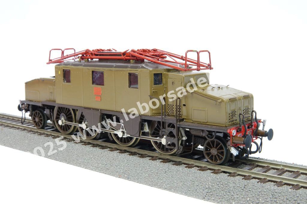Loco elettrica trifase E 431 037 delle FS, livrea castano/isabella, ep. II/III - realizzazione in ottone